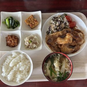 おばちゃん_生姜焼き定食_1010